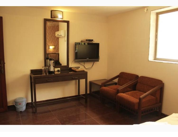 Hotel Ganesh Palace Мумбаи Экстерьер фото