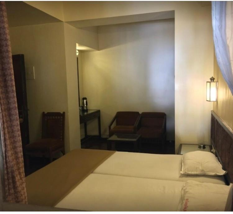 Hotel Ganesh Palace Мумбаи Экстерьер фото